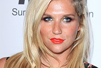 How-to-do-your-makeup-like-kesha-side